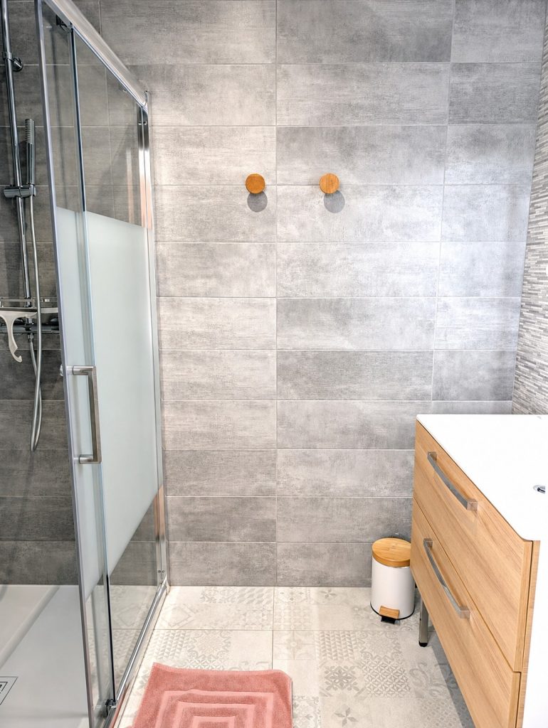 gîte-les-intemporels-salle-de-bain-moderne